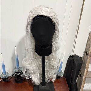 Elegant White Wavy Wig